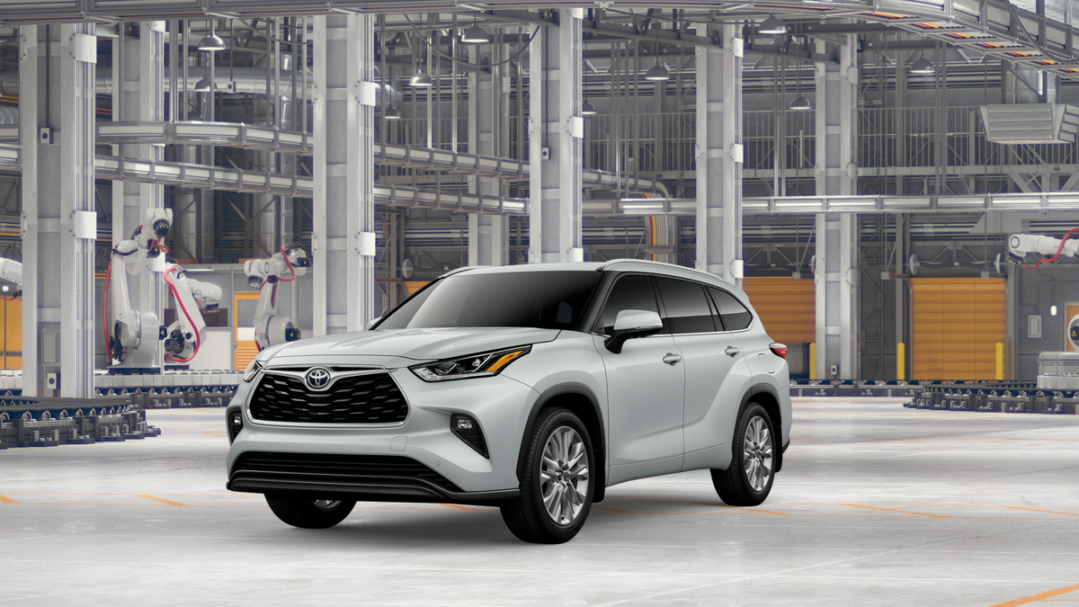 2026 Toyota Highlander Limited in Wind Chill Pearl — front three-quarter view